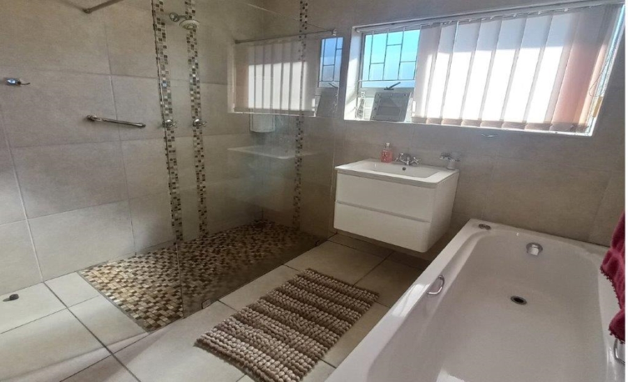 3 Bedroom Property for Sale in Dana Bay Western Cape